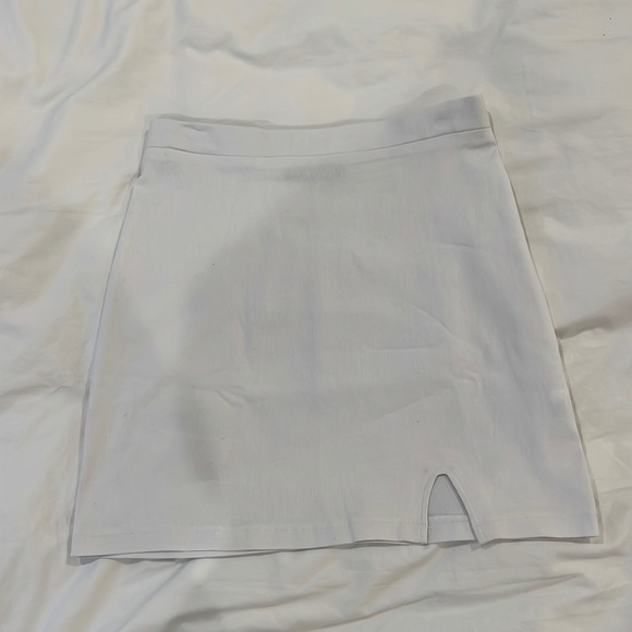 White mini skirt size small. - Picture 1 of 2